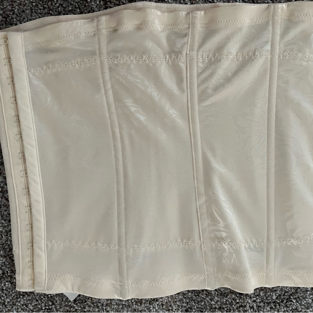 NWT MaidenForm Corset Shapewear